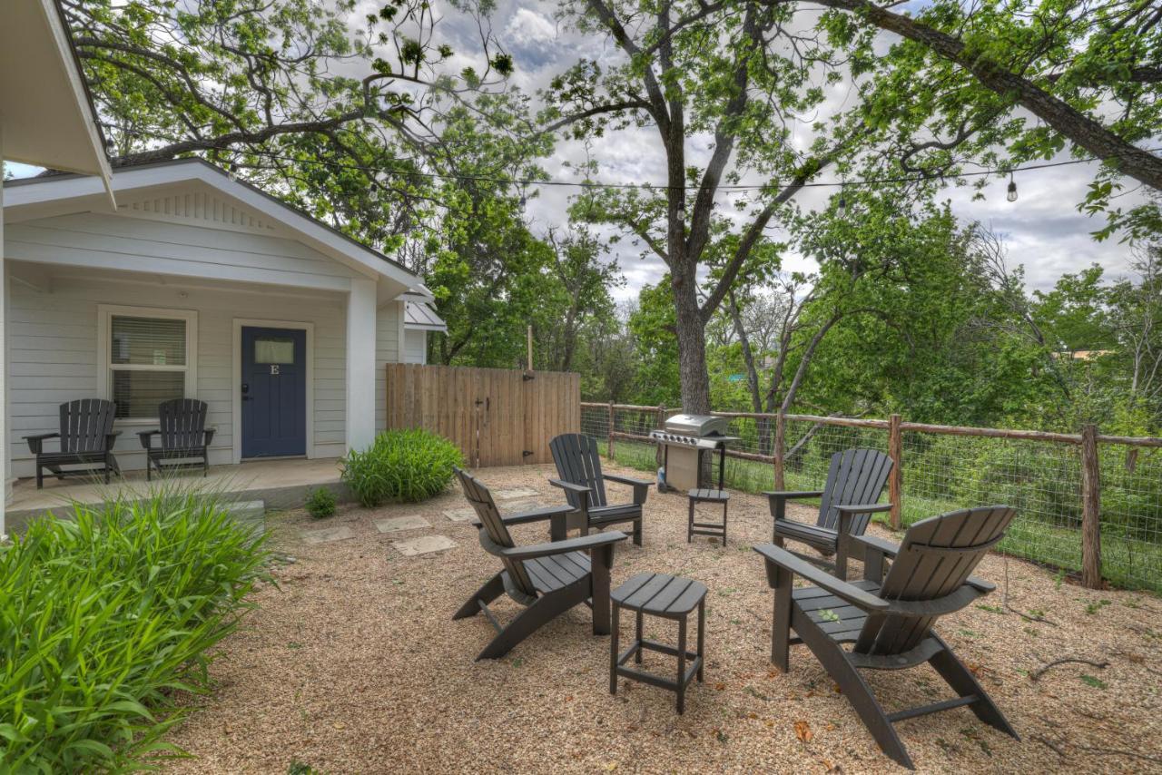 The Grove E With Hot Tub & King Bed - 2 Blks To Main Villa Fredericksburg Kültér fotó